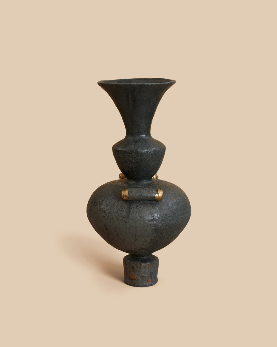 Canoa Lab Áptera N.1 sculpture in graphite and brass